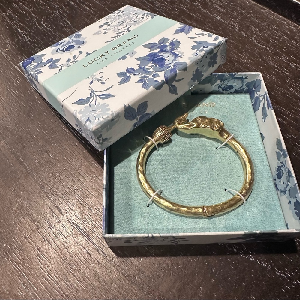 Lucky Brand Elephant Bangle Bracelet Lucky Brand Gold Tone - Picture 4 of 7